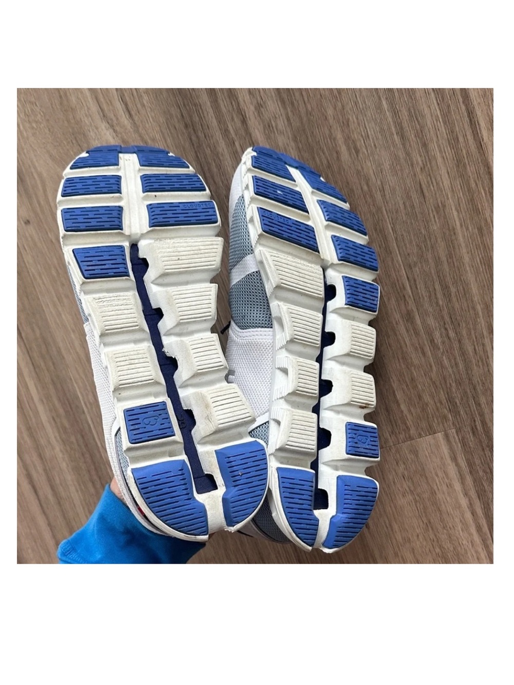 On Running women’s Sneakers in Light Gray and Blue - Picture 7 of 7